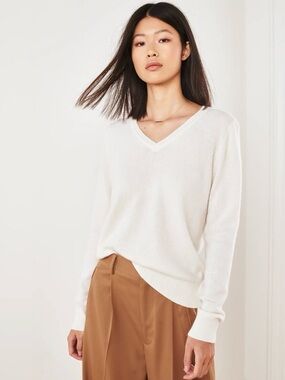 Quince Creme Mongolian Cashmere V Neck Sweater - Retail $50